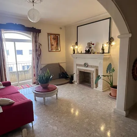 Triple In Beautiful Artsy Maisonette *