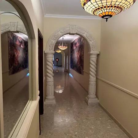 Triple In Beautiful Artsy Maisonette *