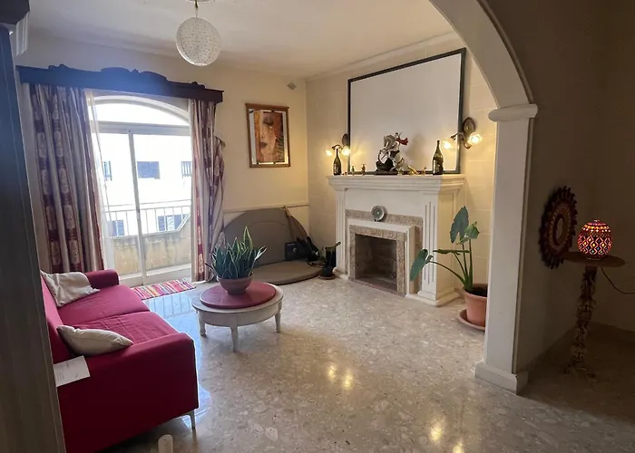 Triple In Beautiful Artsy Maisonette *