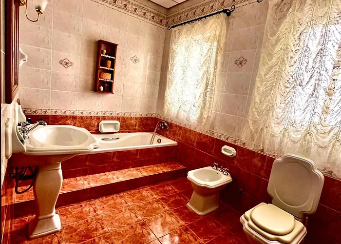 Triple In Beautiful Artsy Maisonette Privatunterkunft